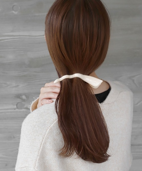 ANEMONE（アネモネ）の「ドイツ製C-Waveヘアクリップ（バレッタ/ヘアクリップ・レディース・グレー/クリア/ベージュ/ブラウン/ブラック/アイボリー/グリーン/オレンジ/ホワイト/マルチ/レインボー/ホワイト系その他2/キャメル/パープル/シルバー・FREE）」の3枚目の写真