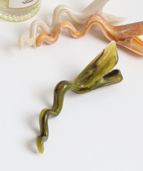 ANEMONE（アネモネ）の「ドイツ製C-Waveヘアクリップ（バレッタ/ヘアクリップ・レディース・グレー/クリア/ベージュ/ブラウン/ブラック/アイボリー/グリーン/オレンジ/ホワイト/マルチ/レインボー/ホワイト系その他2/キャメル/パープル/シルバー・FREE）」の16枚目の写真