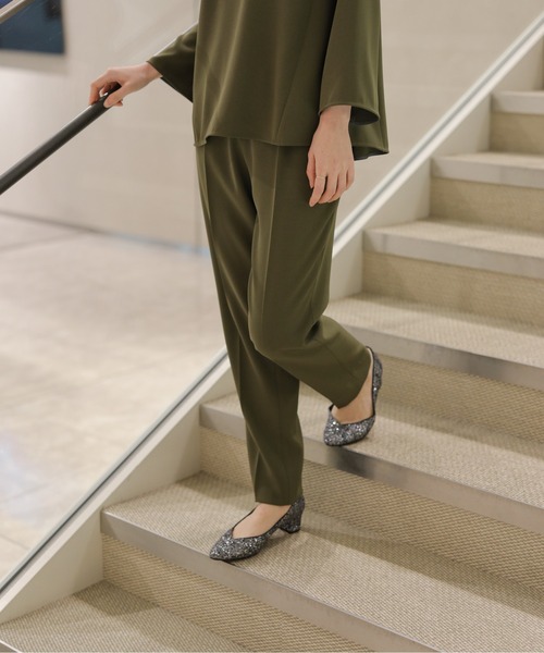 KASHIYAMA（カシヤマ）の「＜WASHABLE＞オックス 2wayストレッチ 1タックテーパードパンツ（その他パンツ・レディース・カーキ/ネイビー/キャメル/ベージュ・マルチサイズ）」の2枚目の写真