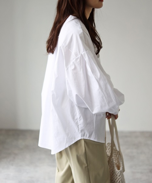 4youstory（フォーユーストーリー）の「パフスリーブVネックシャツ（シャツ/ブラウス・レディース・ホワイト/ブラック・FREE）」の8枚目の写真