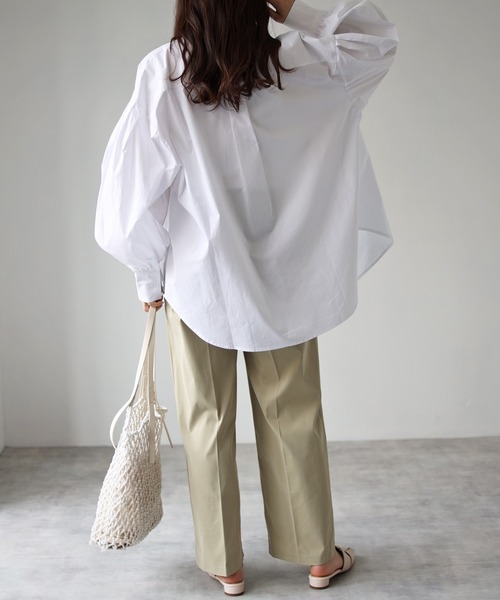 4youstory（フォーユーストーリー）の「パフスリーブVネックシャツ（シャツ/ブラウス・レディース・ホワイト/ブラック・FREE）」の5枚目の写真