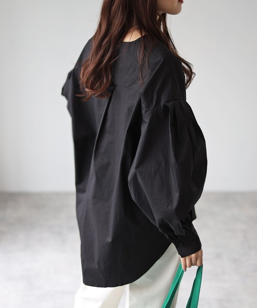 4youstory（フォーユーストーリー）の「パフスリーブVネックシャツ（シャツ/ブラウス・レディース・ホワイト/ブラック・FREE）」の9枚目の写真