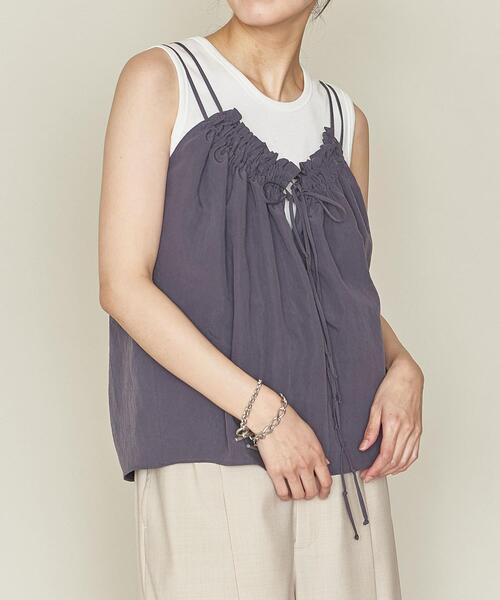 ASTRAET（アストラット）の「＜ASTRAET（アストラット）＞ギャザー バックリボン キャミソール（キャミソール・レディース・オフホワイト/ダークグレー・FREE）」の2枚目の写真