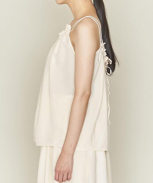 ASTRAET（アストラット）の「＜ASTRAET（アストラット）＞ギャザー バックリボン キャミソール（キャミソール・レディース・オフホワイト/ダークグレー・FREE）」の3枚目の写真