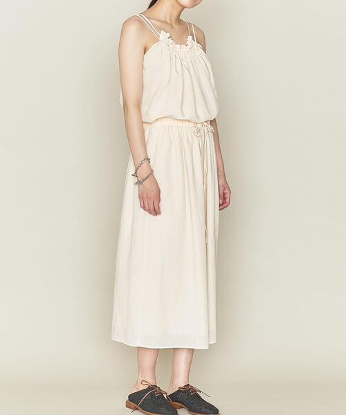 ASTRAET（アストラット）の「＜ASTRAET（アストラット）＞ギャザー バックリボン キャミソール（キャミソール・レディース・オフホワイト/ダークグレー・FREE）」の7枚目の写真