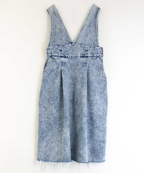 RNA(アールエヌエー)の「G1017 デニムサイドジップジャンスカ(ジャンパースカート・レディース・ブラック系その他/ケミカルウォッシュ・MEDIUM)」の17枚目の写真