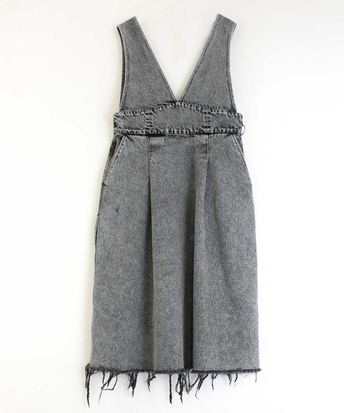 RNA(アールエヌエー)の「G1017 デニムサイドジップジャンスカ(ジャンパースカート・レディース・ブラック系その他/ケミカルウォッシュ・MEDIUM)」の10枚目の写真