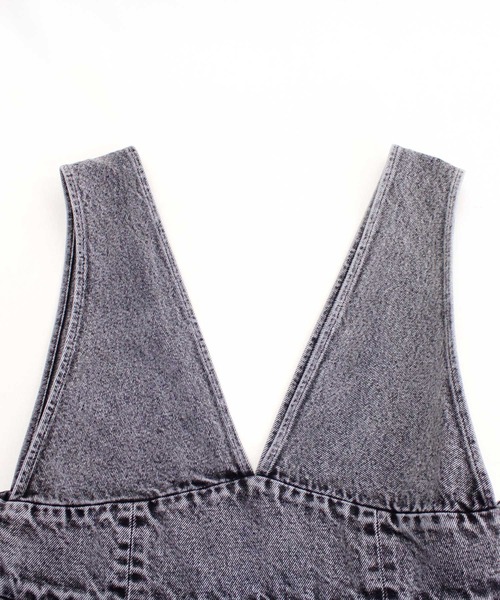 RNA(アールエヌエー)の「G1017 デニムサイドジップジャンスカ(ジャンパースカート・レディース・ブラック系その他/ケミカルウォッシュ・MEDIUM)」の11枚目の写真