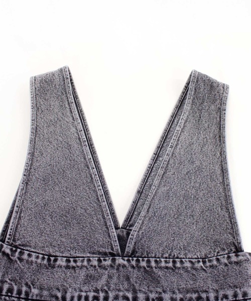 RNA(アールエヌエー)の「G1017 デニムサイドジップジャンスカ(ジャンパースカート・レディース・ブラック系その他/ケミカルウォッシュ・MEDIUM)」の9枚目の写真