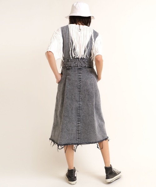 RNA(アールエヌエー)の「G1017 デニムサイドジップジャンスカ(ジャンパースカート・レディース・ブラック系その他/ケミカルウォッシュ・MEDIUM)」の8枚目の写真