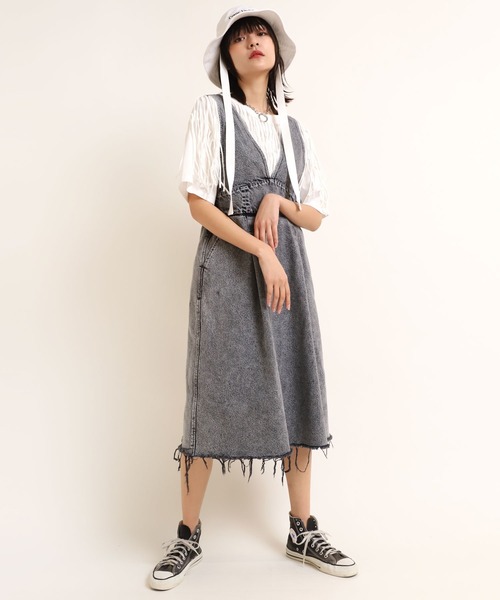 RNA(アールエヌエー)の「G1017 デニムサイドジップジャンスカ(ジャンパースカート・レディース・ブラック系その他/ケミカルウォッシュ・MEDIUM)」の12枚目の写真