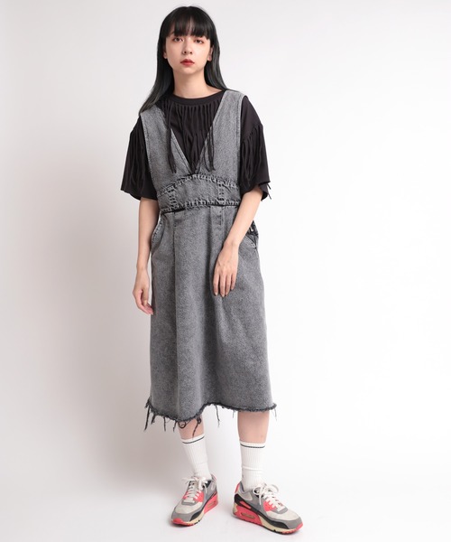 RNA(アールエヌエー)の「G1017 デニムサイドジップジャンスカ(ジャンパースカート・レディース・ブラック系その他/ケミカルウォッシュ・MEDIUM)」の22枚目の写真