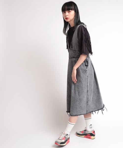 RNA(アールエヌエー)の「G1017 デニムサイドジップジャンスカ(ジャンパースカート・レディース・ブラック系その他/ケミカルウォッシュ・MEDIUM)」の21枚目の写真