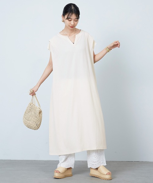 mikke（ミッケ）の「ショルダータックバックスリットキーネックワンピース（ワンピース・レディース・ブラック/ブラウン/カーキ/アイボリー・FREE）」の16枚目の写真