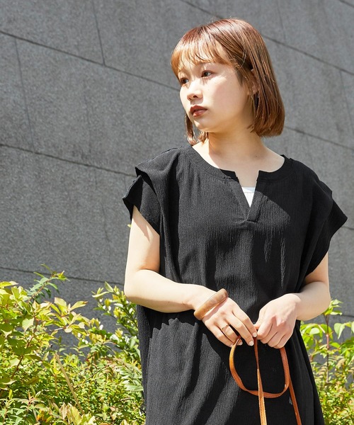 mikke（ミッケ）の「ショルダータックバックスリットキーネックワンピース（ワンピース・レディース・ブラック/ブラウン/カーキ/アイボリー・FREE）」の8枚目の写真