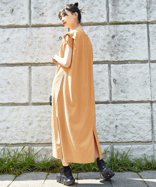 mikke（ミッケ）の「ショルダータックバックスリットキーネックワンピース（ワンピース・レディース・ブラック/ブラウン/カーキ/アイボリー・FREE）」の11枚目の写真