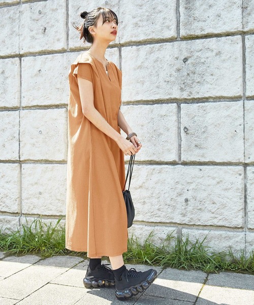 mikke（ミッケ）の「ショルダータックバックスリットキーネックワンピース（ワンピース・レディース・ブラック/ブラウン/カーキ/アイボリー・FREE）」の14枚目の写真