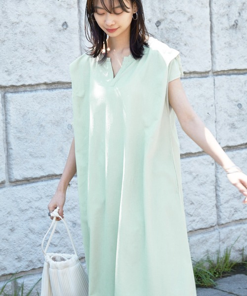 mikke（ミッケ）の「ショルダータックバックスリットキーネックワンピース（ワンピース・レディース・ブラック/ブラウン/カーキ/アイボリー・FREE）」の9枚目の写真