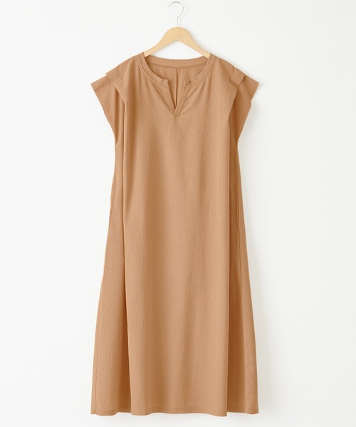 mikke（ミッケ）の「ショルダータックバックスリットキーネックワンピース（ワンピース・レディース・ブラック/ブラウン/カーキ/アイボリー・FREE）」の18枚目の写真