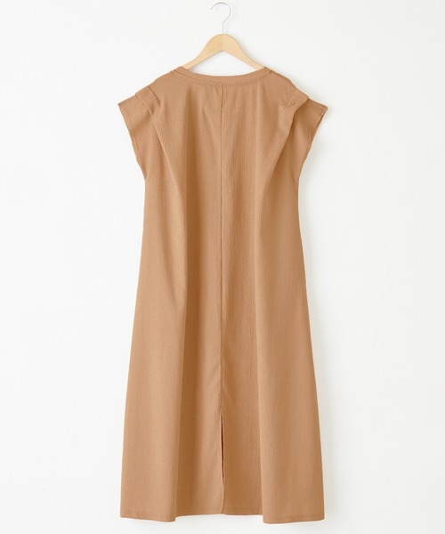 mikke（ミッケ）の「ショルダータックバックスリットキーネックワンピース（ワンピース・レディース・ブラック/ブラウン/カーキ/アイボリー・FREE）」の7枚目の写真