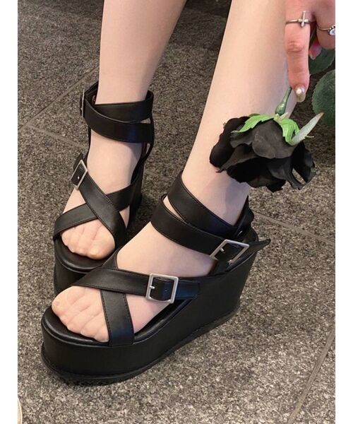 EATME（イートミー）の「クロスサンダル（サンダル・レディース・ブラック/クリーム・S/M/L）」の2枚目の写真