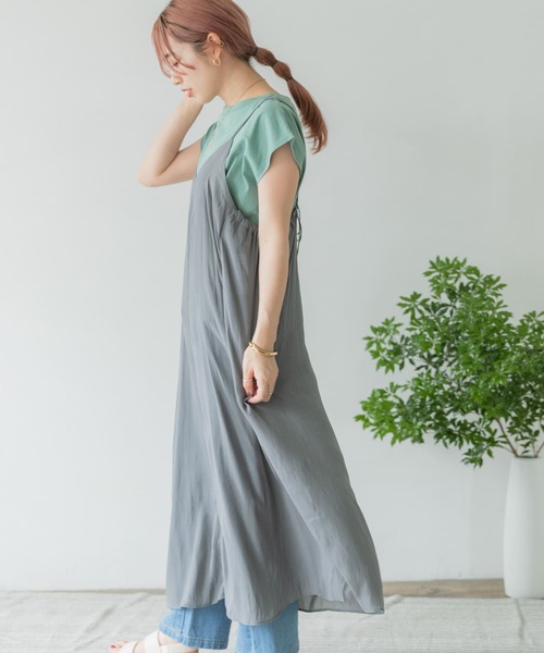 ITEMS URBANRESEARCH（アイテムズ アーバンリサーチ）の「シアーフレアキャミソールワンピース（ワンピース・レディース・モカ/チャコールグレー/オフホワイト・FREE）」の3枚目の写真