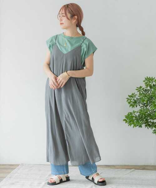ITEMS URBANRESEARCH（アイテムズ アーバンリサーチ）の「シアーフレアキャミソールワンピース（ワンピース・レディース・モカ/チャコールグレー/オフホワイト・FREE）」の5枚目の写真