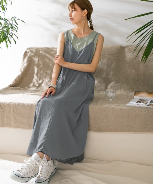 ITEMS URBANRESEARCH（アイテムズ アーバンリサーチ）の「シアーフレアキャミソールワンピース（ワンピース・レディース・モカ/チャコールグレー/オフホワイト・FREE）」の8枚目の写真