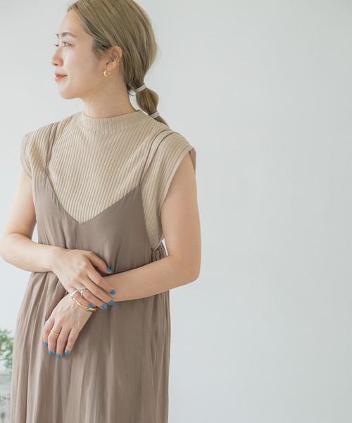 ITEMS URBANRESEARCH（アイテムズ アーバンリサーチ）の「シアーフレアキャミソールワンピース（ワンピース・レディース・モカ/チャコールグレー/オフホワイト・FREE）」の17枚目の写真