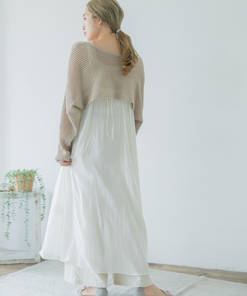 ITEMS URBANRESEARCH（アイテムズ アーバンリサーチ）の「シアーフレアキャミソールワンピース（ワンピース・レディース・モカ/チャコールグレー/オフホワイト・FREE）」の22枚目の写真