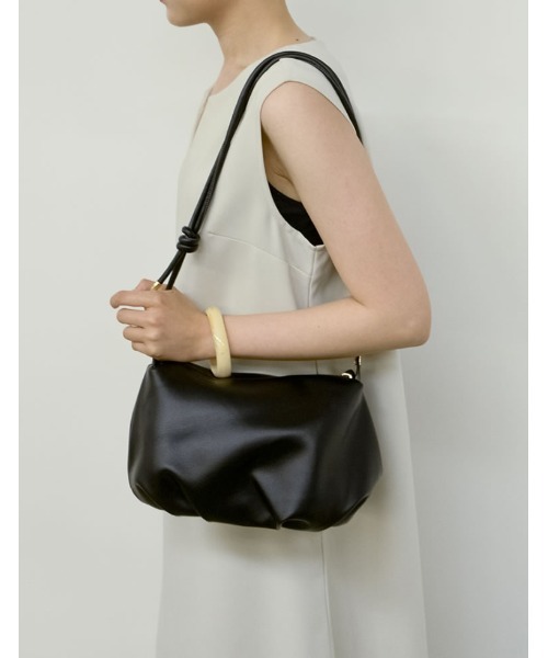 Re:EDIT（リエディ）の「サイドタックショルダーバッグ（ショルダーバッグ・レディース・ブラック/オフホワイト/キャメル・FREE）」の4枚目の写真