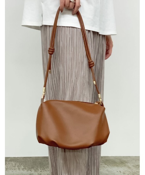 Re:EDIT（リエディ）の「サイドタックショルダーバッグ（ショルダーバッグ・レディース・ブラック/オフホワイト/キャメル・FREE）」の5枚目の写真