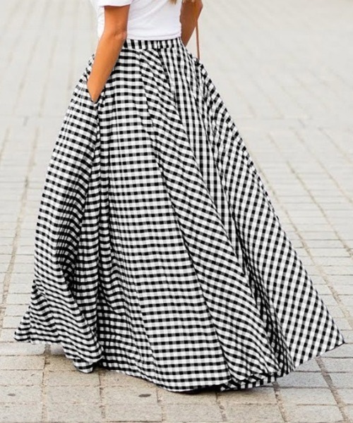KOR（ケーオーアール）の「ギンガムチェック ワイドフレアプリーツスカート（スカート・レディース・ブラック/ネイビー・S/M/L/2XL/XL/4XL/5XL/3XL）」の3枚目の写真