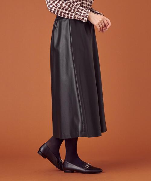 closet story(クローゼットストーリー)の「<closet story(クローゼットストーリー)>フェイクレザー フレア マキシスカート(スカート・レディース・ブラック/ベージュ・FREE)」の4枚目の写真
