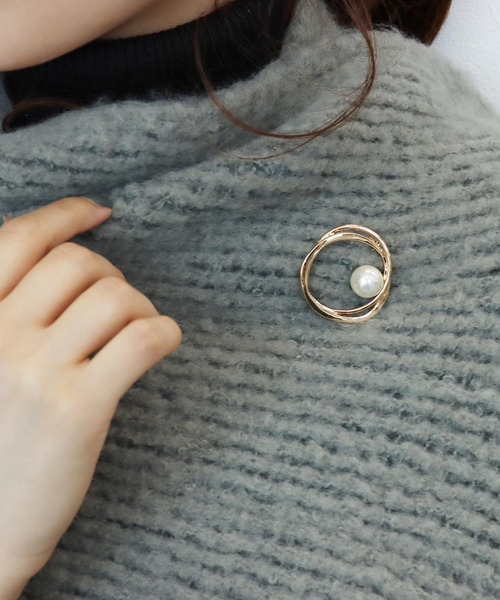 Three Four Time（ｽﾘｰﾌｫｰﾀｲﾑ）の「メタルサークルパールブローチ【入卒/フォーマル/デイリー】（ブローチ/コサージュ・レディース・シルバー/ゴールド・FREE）」の4枚目の写真