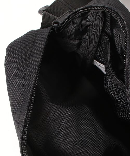 styles(スタイルス)の「Carhartt PAYTON SHOULDER POUCH I027527(ショルダーバッグ・メンズ・ブラック/ベージュ・ONE SIZE)」の6枚目の写真