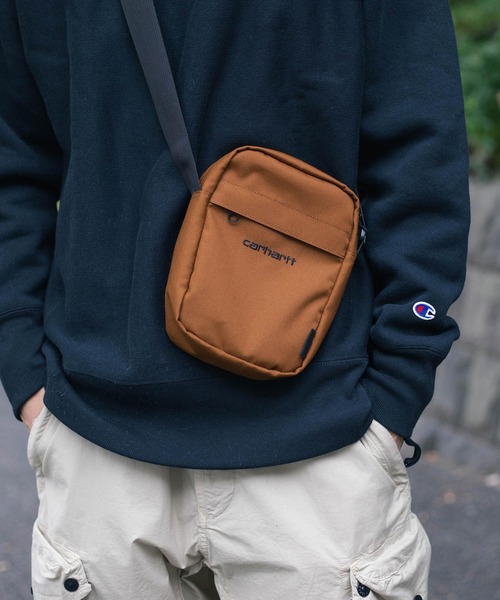 styles(スタイルス)の「Carhartt PAYTON SHOULDER POUCH I027527(ショルダーバッグ・メンズ・ブラック/ベージュ・ONE SIZE)」の1枚目の写真