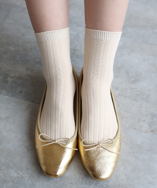 andme(アンドミー)の「ベーシックリブクルーソックス(ソックス/靴下・レディース・オフホワイト/チャコールグレー/ベージュ/ブラック/レッド/パープル/ライム/ブルー/オレンジ・23-25cm)」の4枚目の写真