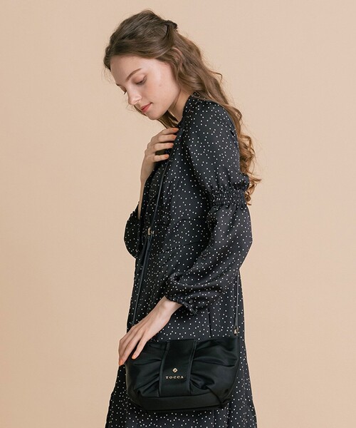 TOCCA（トッカ）の「RIBBON KNOT POCHETTE ポシェットバッグ