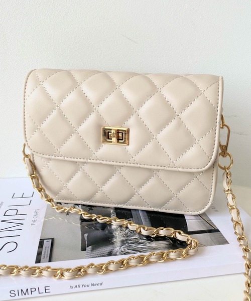 moment+(モーメントプラス)の「フェイクレザーキルティング チェーンショルダーバッグ(ショルダーバッグ・レディース・ブラック/オフホワイト/オレンジ/グリーン/アイボリー/ブルー/ベージュ/ボルドー/ブラウン・FREE)」の15枚目の写真