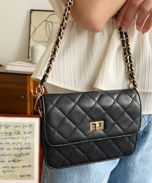 moment+(モーメントプラス)の「フェイクレザーキルティング チェーンショルダーバッグ(ショルダーバッグ・レディース・ブラック/オフホワイト/オレンジ/グリーン/アイボリー/ブルー/ベージュ/ボルドー/ブラウン・FREE)」の20枚目の写真