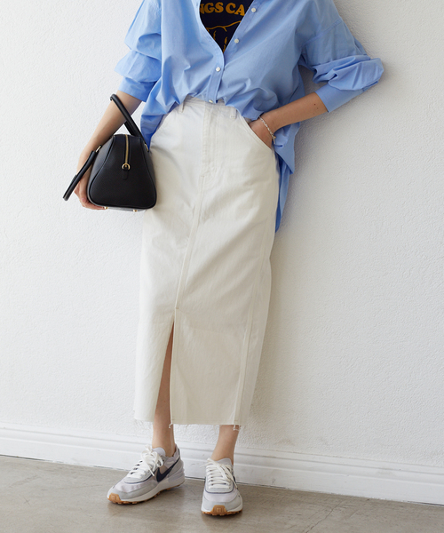 SLOBE IENA（スローブイエナ）の「LE DENIM リーンスリットファイブポケットスカート◆（デニムスカート・レディース・ホワイト/グレー系その他・36/38）」の2枚目の写真