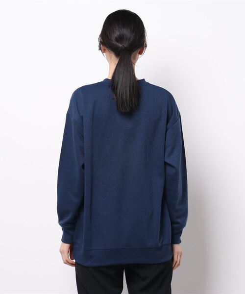 ACCOMMODE（アコモデ）の「ルーニー・テューンズ /ポンチBIGクルートレーナー（ウィメンズ）（スウェット・レディース・ネイビー/ベージュ・M）」の4枚目の写真