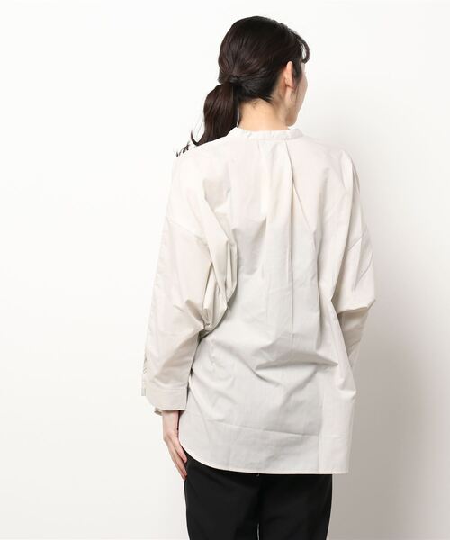 Lugnoncure（ルノンキュール）の「ドルマン袖スキッパーシャツ（シャツ/ブラウス・レディース・オフホワイト/グリーン/ベージュ・ﾌﾘ-）」の8枚目の写真