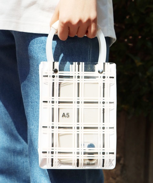 NaNa-NaNa（ナナナナ）の「nana-nana/ナナナナ A5 CHECK チェッククリアハンドバッグ（ハンドバッグ・メンズ・アイボリー・ONE SIZE）」の15枚目の写真