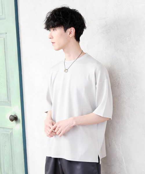 TopIsm(トップイズム)の「ワイドシルエット 接触冷感ストレッチクルーネックポンチカットソー(Tシャツ/カットソー・メンズ・ホワイト/ライトグレー/ライトブルー/ブラック/ライトピンク/グレイッシュベージュ・LL/M/L)」の4枚目の写真