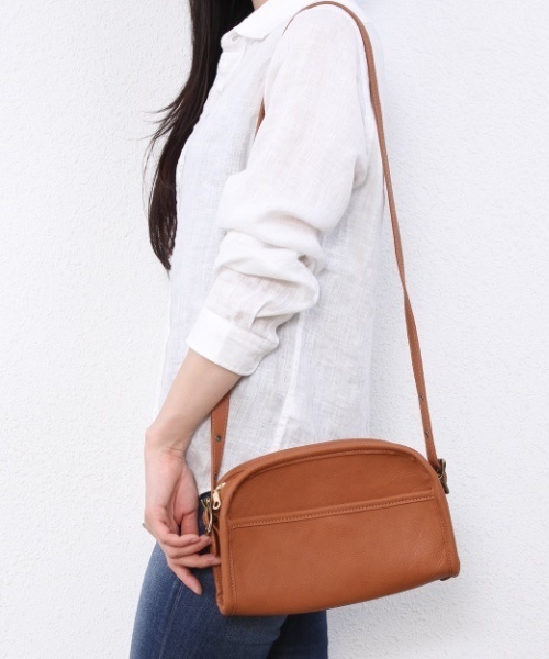 coen（コーエン）の「フェイクレザーショルダーバッグ（ショルダーバッグ・レディース・ブラック/ブラウン・FREE）」の2枚目の写真