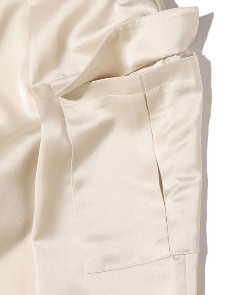 atmos pink（アトモスピンク）の「atmos pink サテンカーゴパンツ（カーゴパンツ・レディース・ホワイト/ブラック/ミント・FREE）」の7枚目の写真