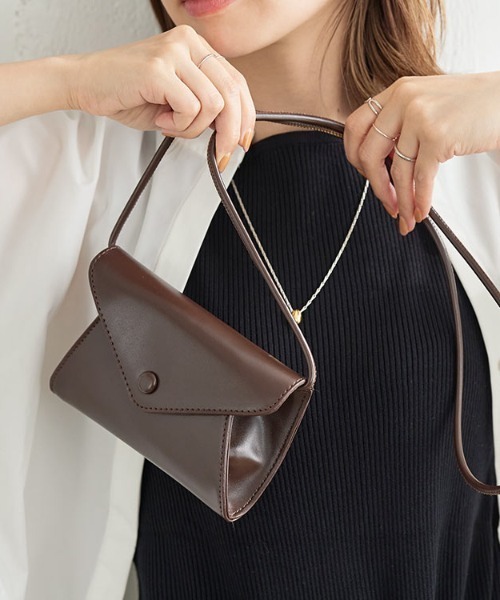 KOBE LETTUCE（コウベレタス）の「ショルダー調節OKミニレターバッグ（ショルダーバッグ・レディース・ブラック/ダークブラウン/オフホワイト・FREE）」の3枚目の写真