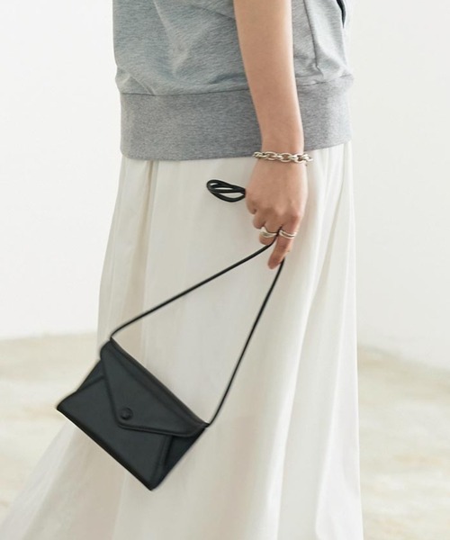 KOBE LETTUCE（コウベレタス）の「ショルダー調節OKミニレターバッグ（ショルダーバッグ・レディース・ブラック/ダークブラウン/オフホワイト・FREE）」の2枚目の写真